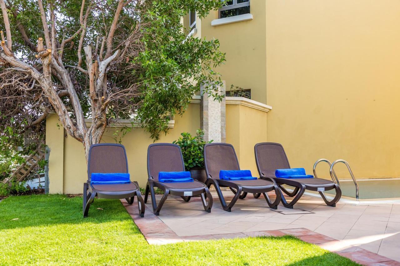 Chic 4Br Villa With Assistant Room And Private Pool On Palm Jumeirah By Deluxe Holiday Homes Dubaï Extérieur photo