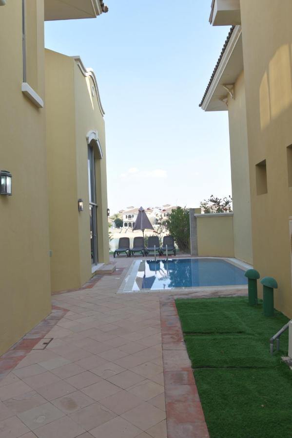 Chic 4Br Villa With Assistant Room And Private Pool On Palm Jumeirah By Deluxe Holiday Homes Dubaï Extérieur photo