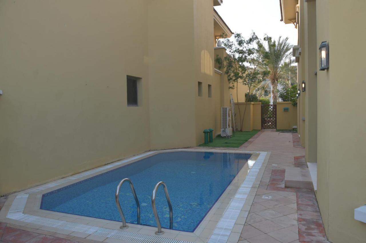 Chic 4Br Villa With Assistant Room And Private Pool On Palm Jumeirah By Deluxe Holiday Homes Dubaï Extérieur photo