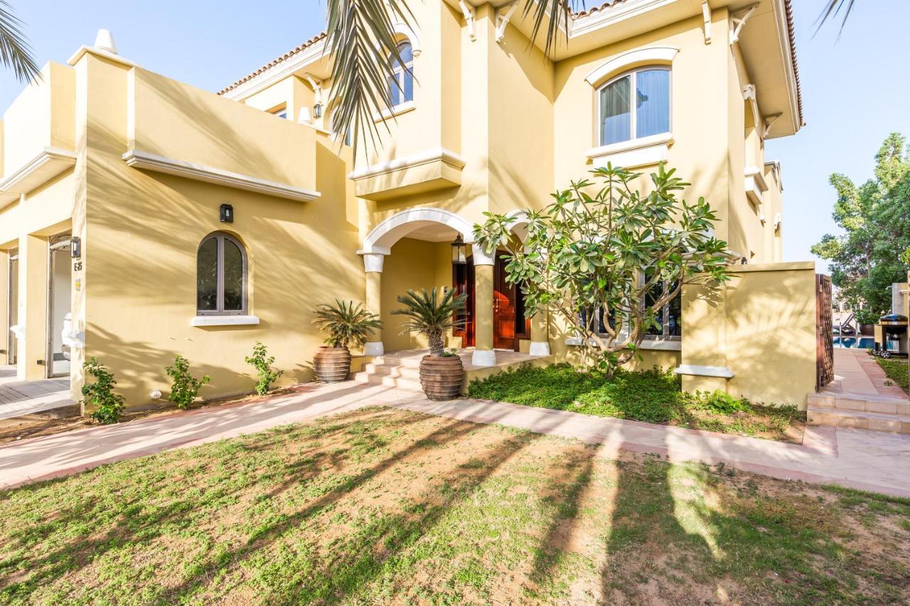 Chic 4Br Villa With Assistant Room And Private Pool On Palm Jumeirah By Deluxe Holiday Homes Dubaï Extérieur photo