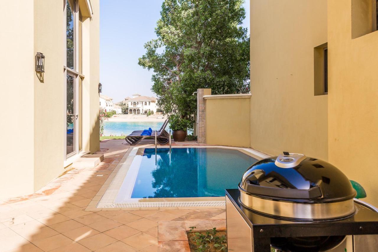 Chic 4Br Villa With Assistant Room And Private Pool On Palm Jumeirah By Deluxe Holiday Homes Dubaï Extérieur photo