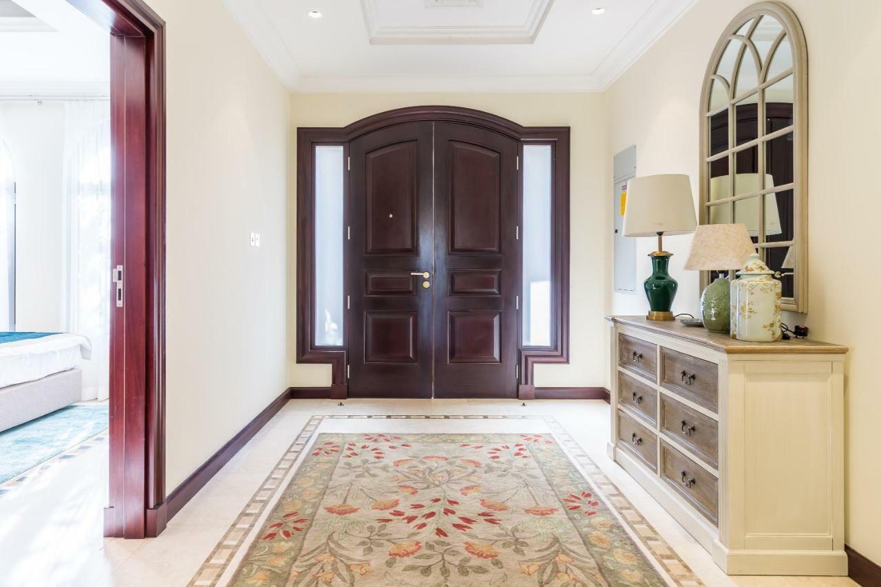 Chic 4Br Villa With Assistant Room And Private Pool On Palm Jumeirah By Deluxe Holiday Homes Dubaï Extérieur photo