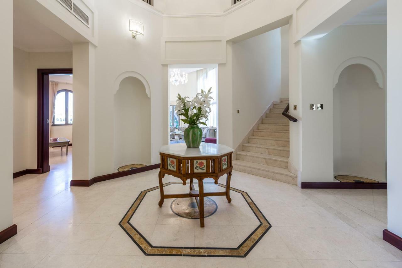 Chic 4Br Villa With Assistant Room And Private Pool On Palm Jumeirah By Deluxe Holiday Homes Dubaï Extérieur photo