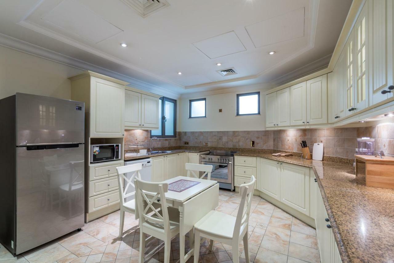 Chic 4Br Villa With Assistant Room And Private Pool On Palm Jumeirah By Deluxe Holiday Homes Dubaï Extérieur photo