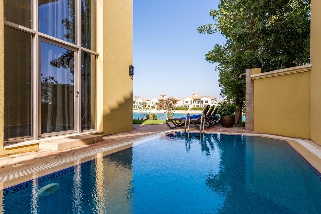 Chic 4Br Villa With Assistant Room And Private Pool On Palm Jumeirah By Deluxe Holiday Homes Dubaï Extérieur photo
