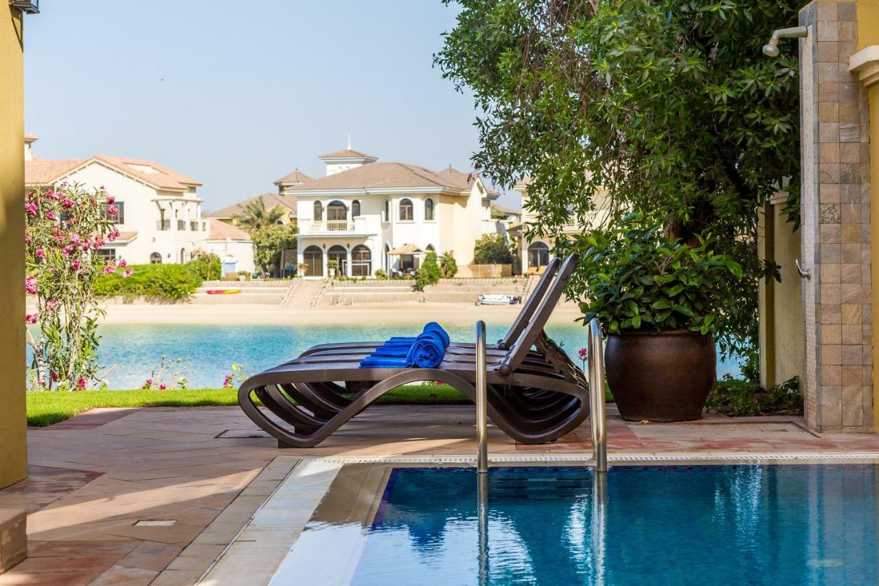 Chic 4Br Villa With Assistant Room And Private Pool On Palm Jumeirah By Deluxe Holiday Homes Dubaï Extérieur photo