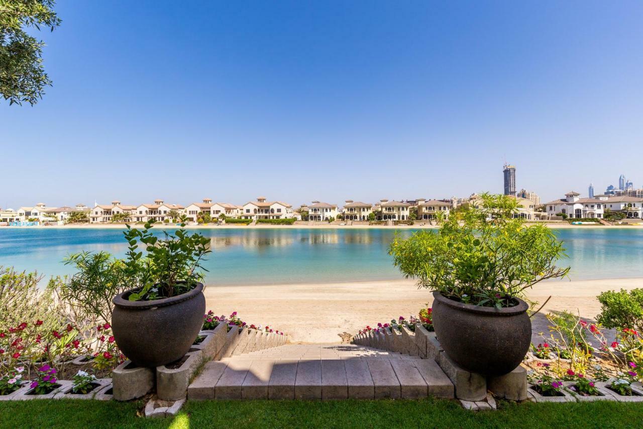 Chic 4Br Villa With Assistant Room And Private Pool On Palm Jumeirah By Deluxe Holiday Homes Dubaï Extérieur photo