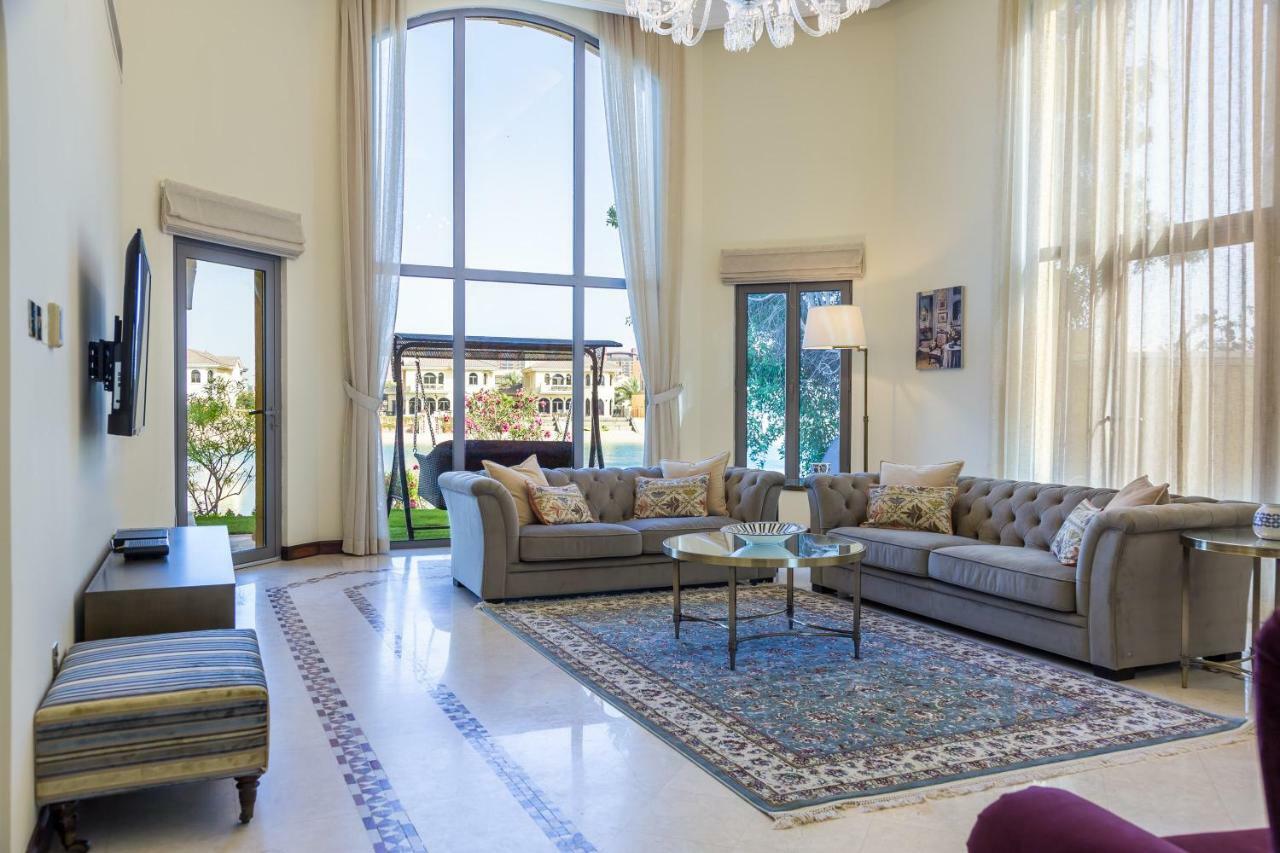 Chic 4Br Villa With Assistant Room And Private Pool On Palm Jumeirah By Deluxe Holiday Homes Dubaï Extérieur photo